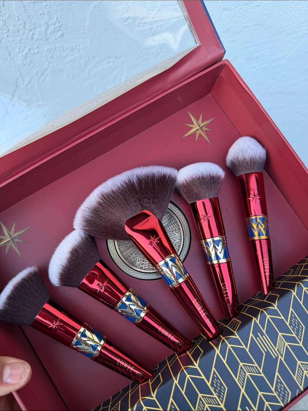 Luxie Wonder Woman Red and Gold Face Brush Set - Picture 4 of 6